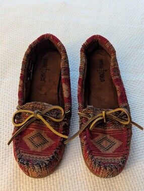 MINNETONKA Women's BAJA Moccasins Textile Slip-On RED/MULTI SIZE 7